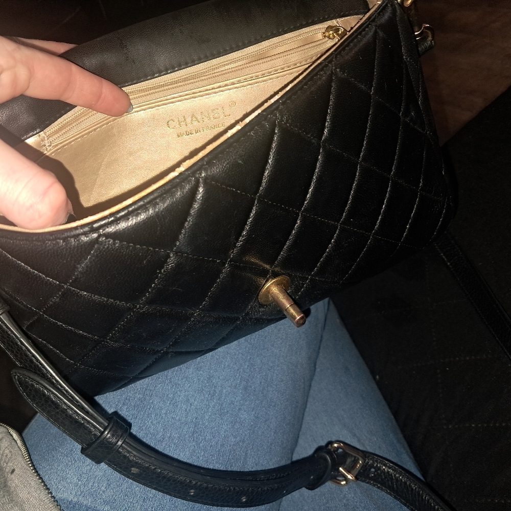 CHANEL VINTAGE LAMBSKIN BAG - Picture 4 of 6